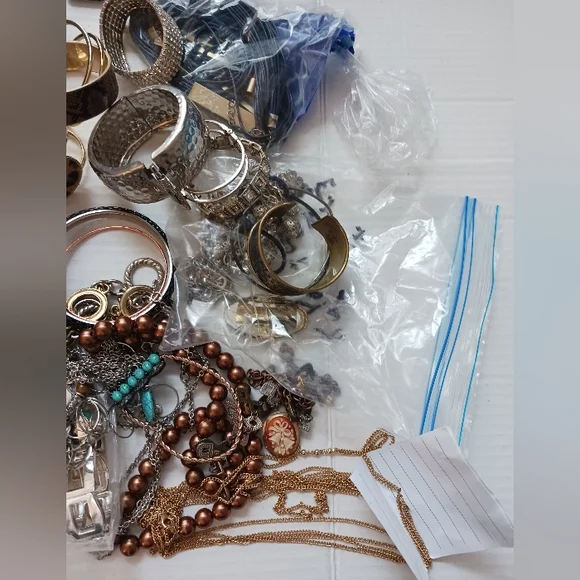 3+ lbs Lot Costume Jewelry VTG  Modern Junk Art Craft Wear Resell *LOOK* - Picture 11 of 11